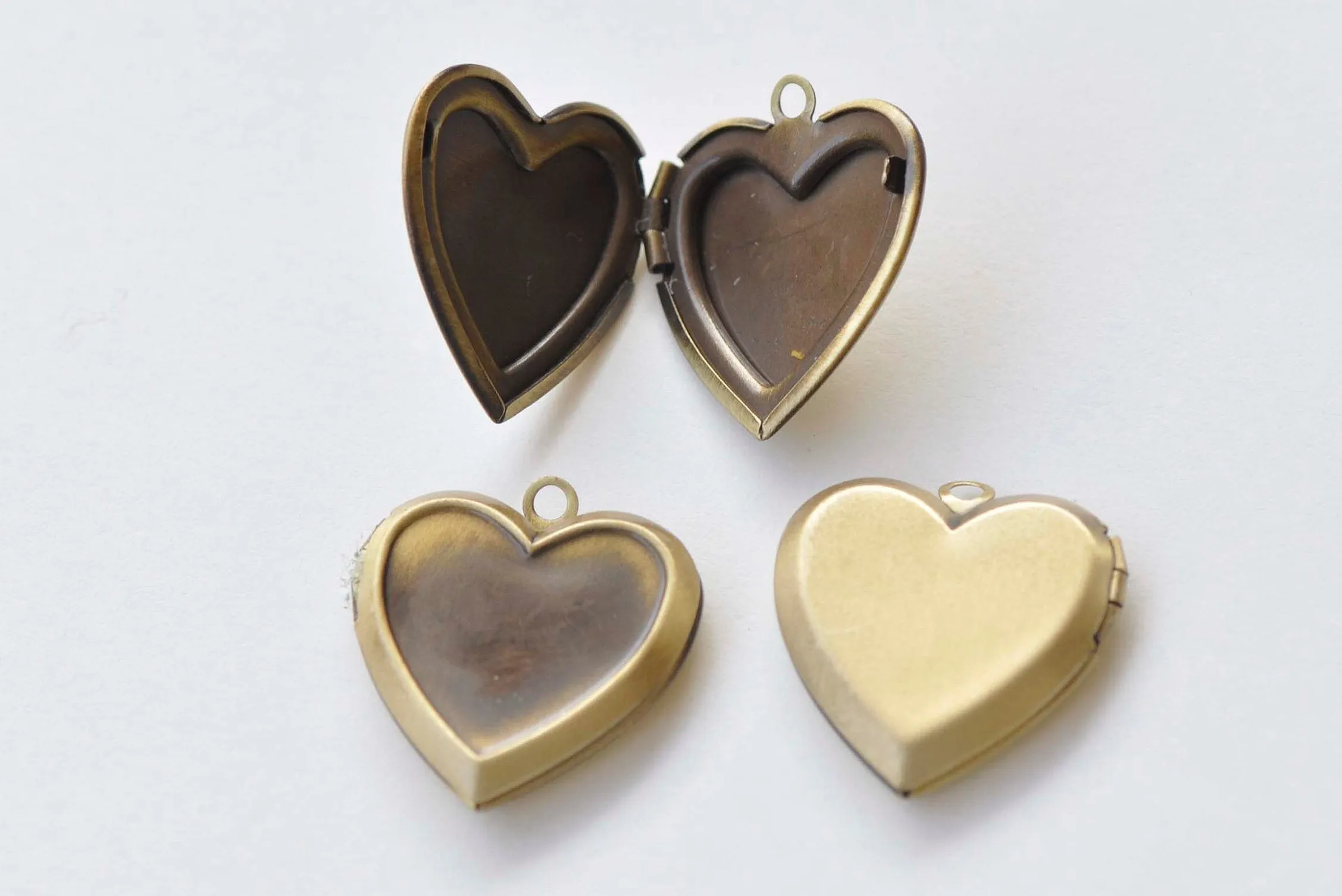 4 pcs Flat Back Bezel Heart Photo Memory Locket Pendants