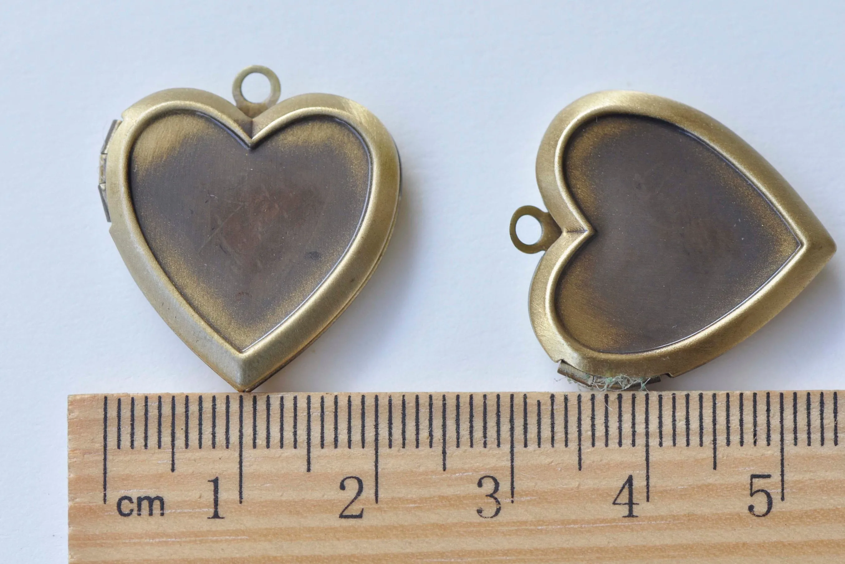 4 pcs Flat Back Bezel Heart Photo Memory Locket Pendants