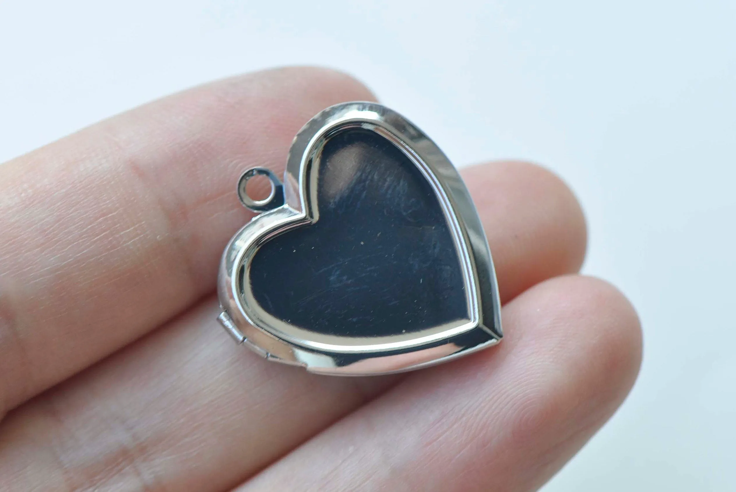4 pcs Flat Back Bezel Heart Photo Memory Locket Pendants