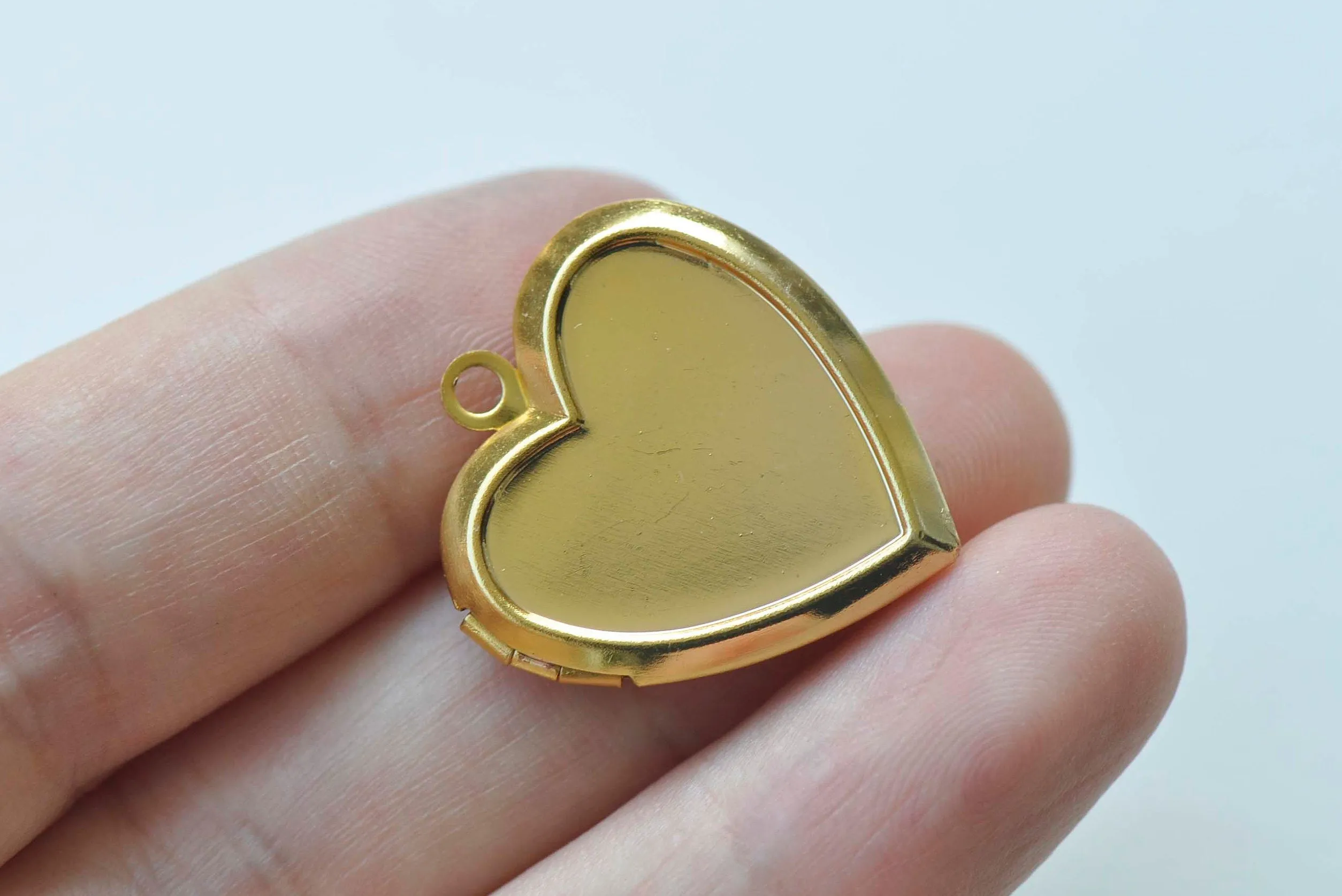 4 pcs Flat Back Bezel Heart Photo Memory Locket Pendants