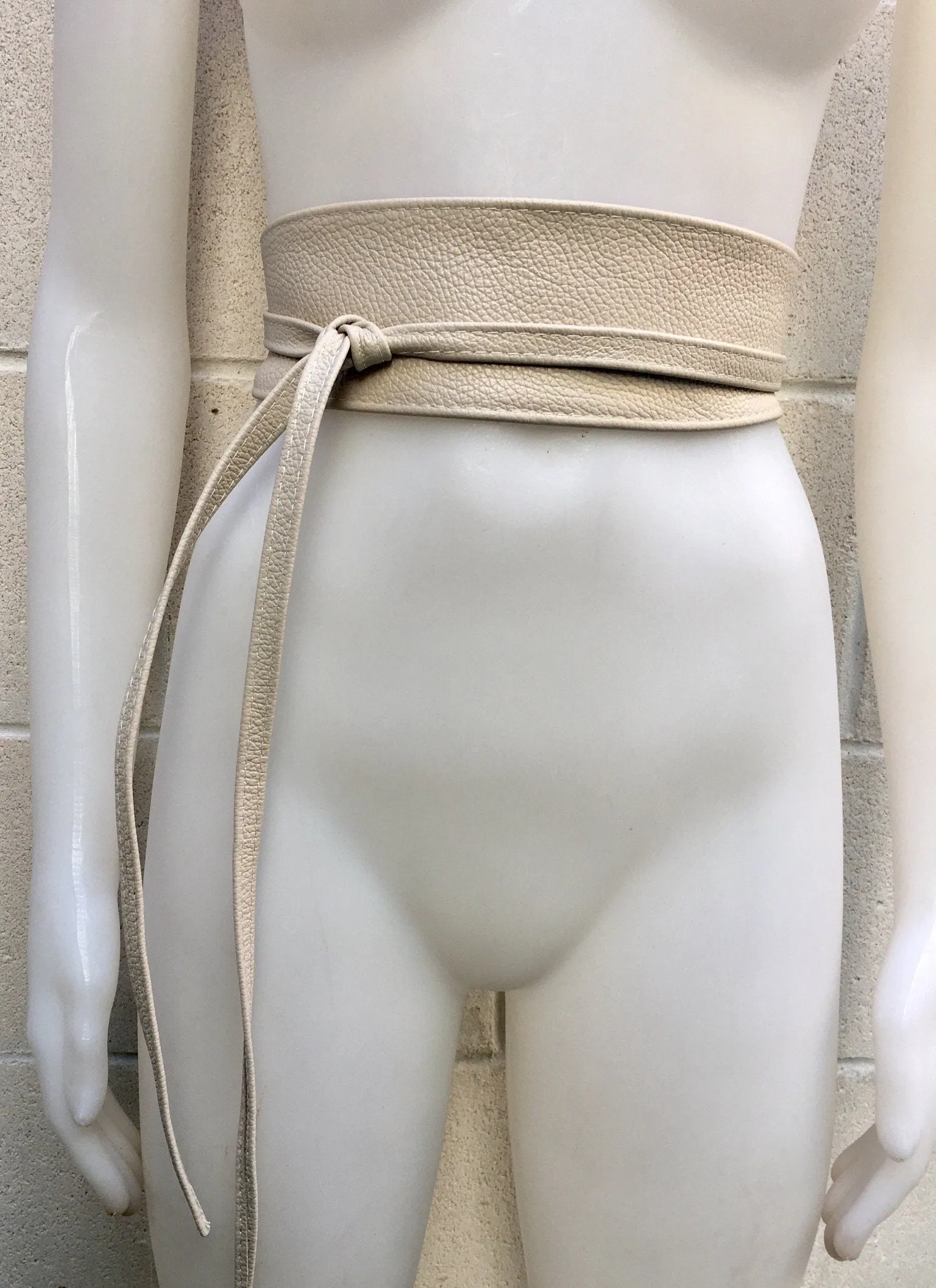 Cream obi belt in soft leather. Wrap belt in  light beige. Wide waist belt in genuine leather. Genunine leather wraparound boho dress belt