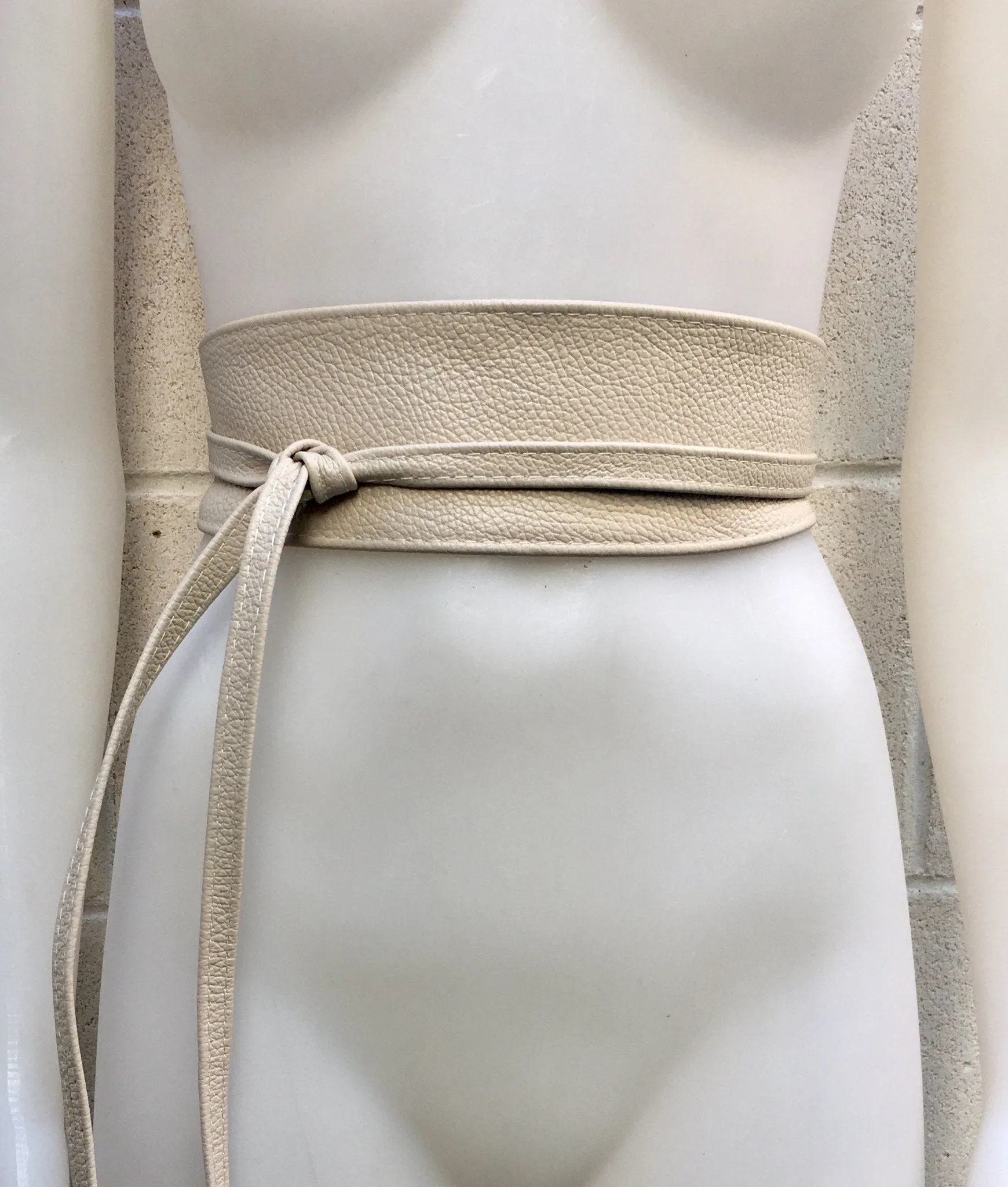 Cream obi belt in soft leather. Wrap belt in  light beige. Wide waist belt in genuine leather. Genunine leather wraparound boho dress belt