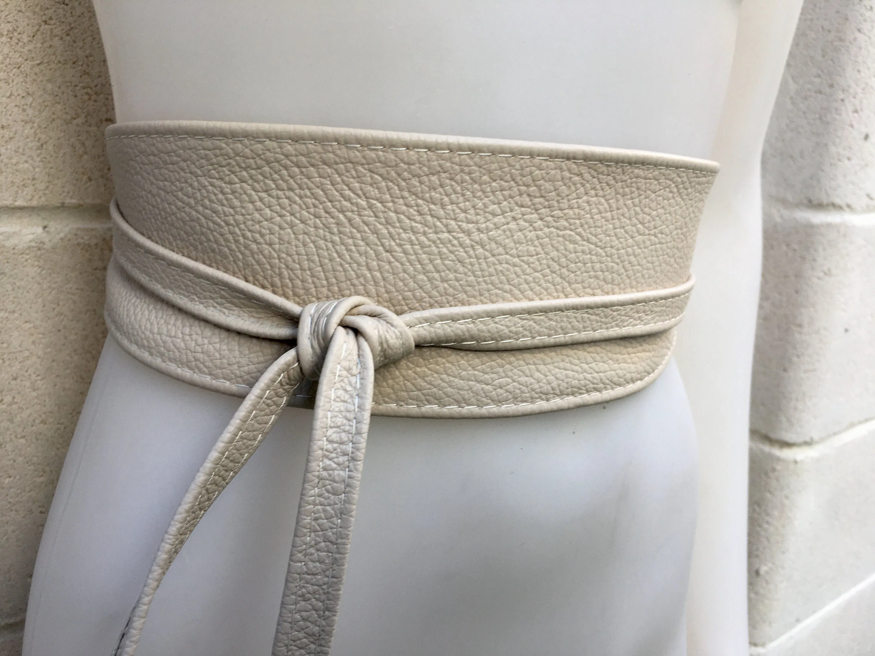 Cream obi belt in soft leather. Wrap belt in  light beige. Wide waist belt in genuine leather. Genunine leather wraparound boho dress belt