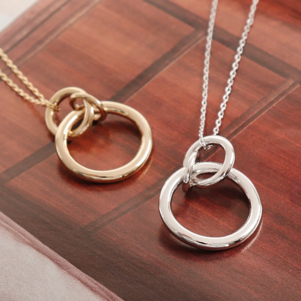 Inb020 - 3 Linked Ring Necklace
