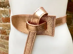 Leather 80s style obi belt . Wrap belt in golden pink.  Waist belt in genuine  leather. Pink glitter wraparound belt. Salmon pink dress belt