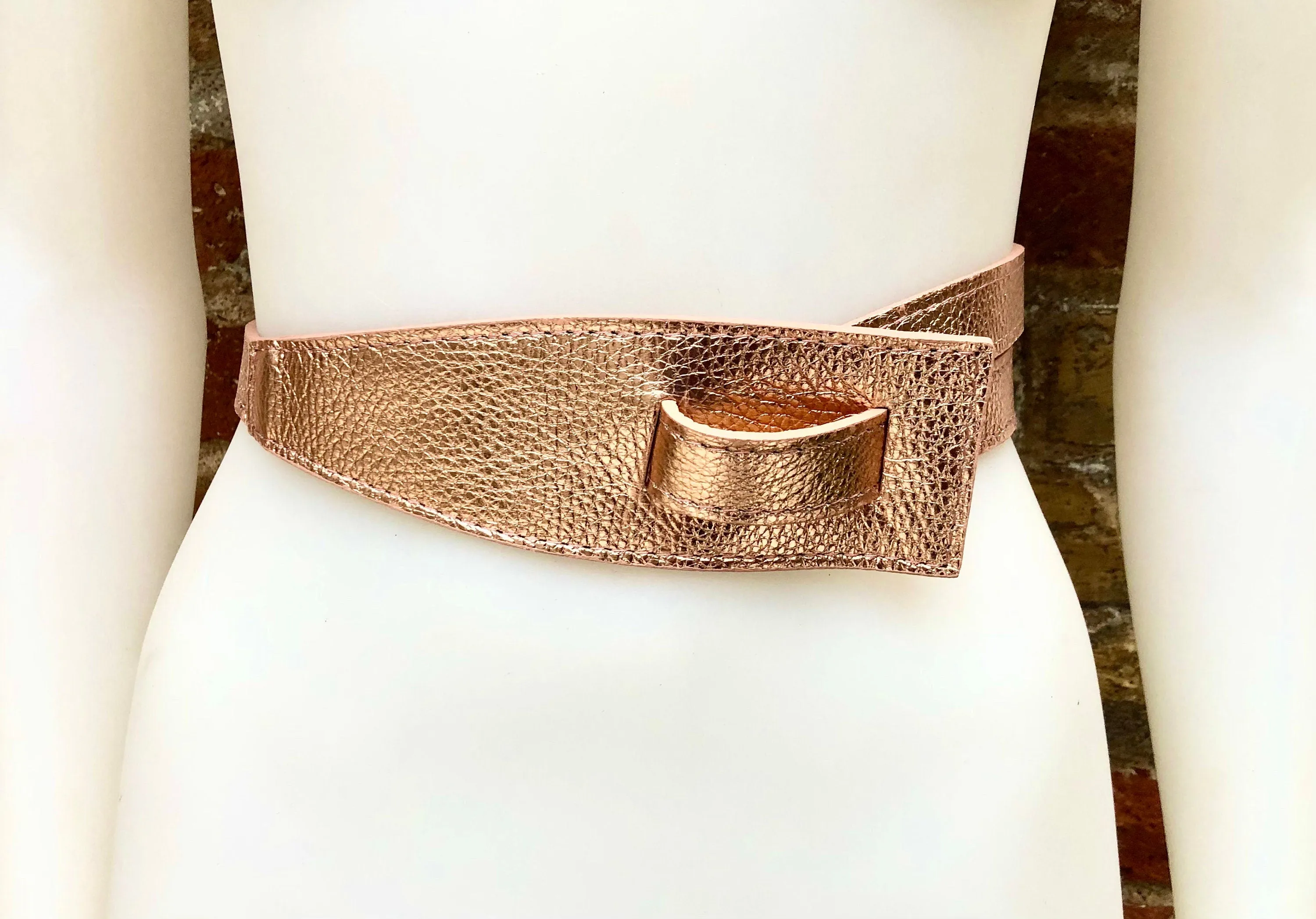 Leather 80s style obi belt . Wrap belt in golden pink.  Waist belt in genuine  leather. Pink glitter wraparound belt. Salmon pink dress belt