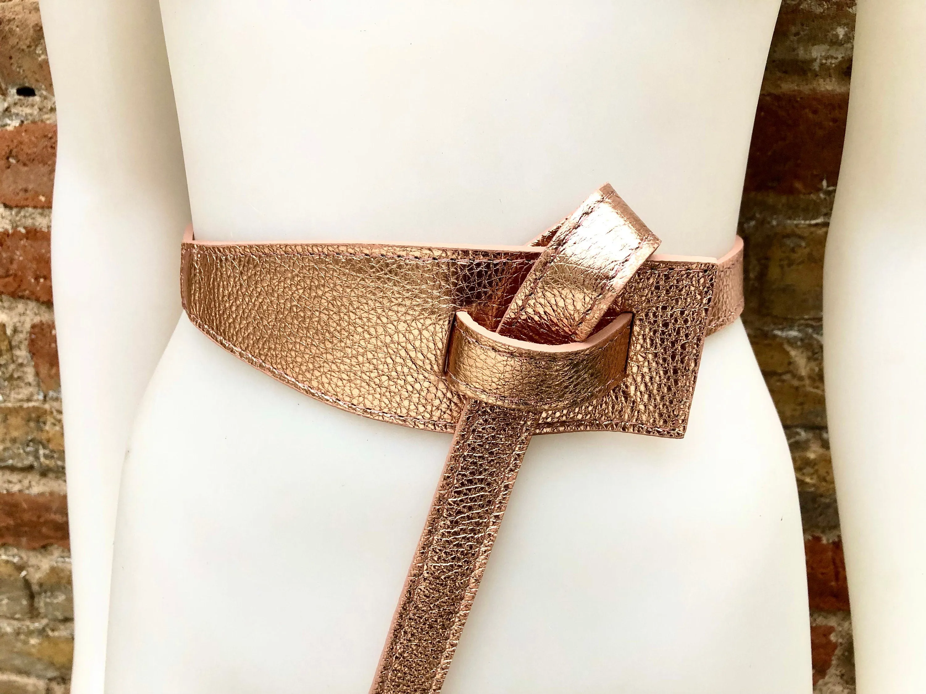 Leather 80s style obi belt . Wrap belt in golden pink.  Waist belt in genuine  leather. Pink glitter wraparound belt. Salmon pink dress belt