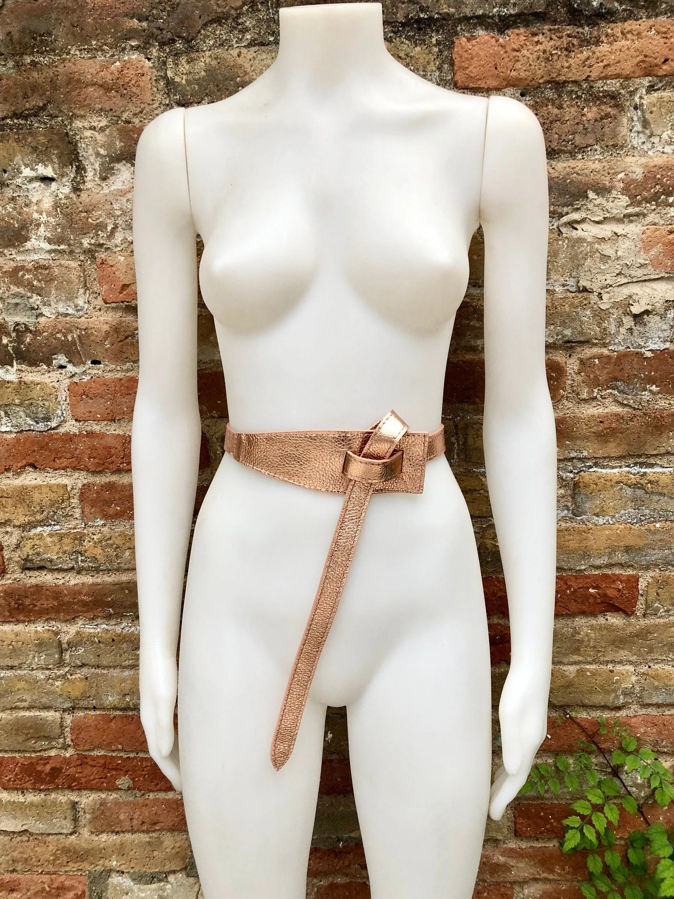 Leather 80s style obi belt . Wrap belt in golden pink.  Waist belt in genuine  leather. Pink glitter wraparound belt. Salmon pink dress belt