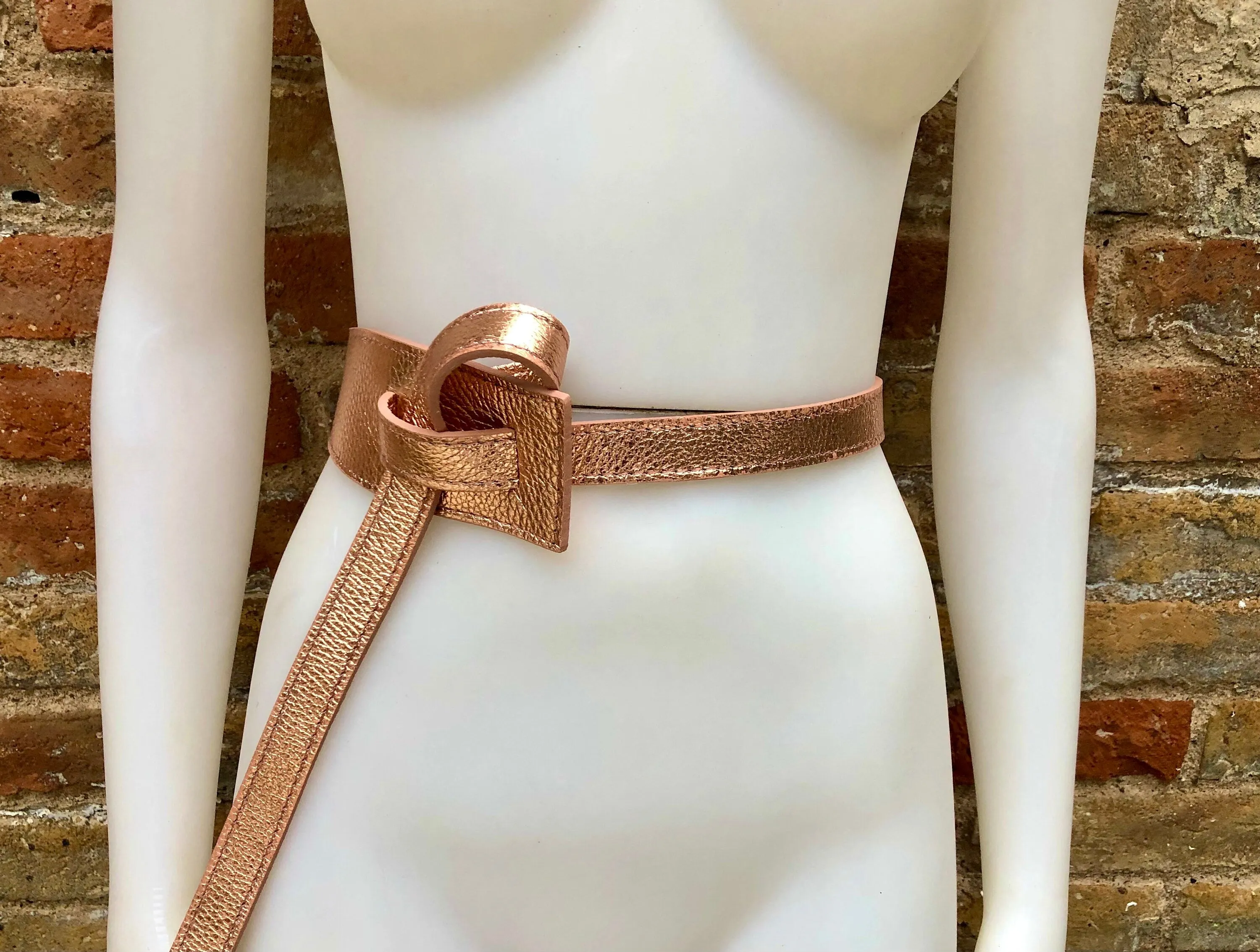 Leather 80s style obi belt . Wrap belt in golden pink.  Waist belt in genuine  leather. Pink glitter wraparound belt. Salmon pink dress belt