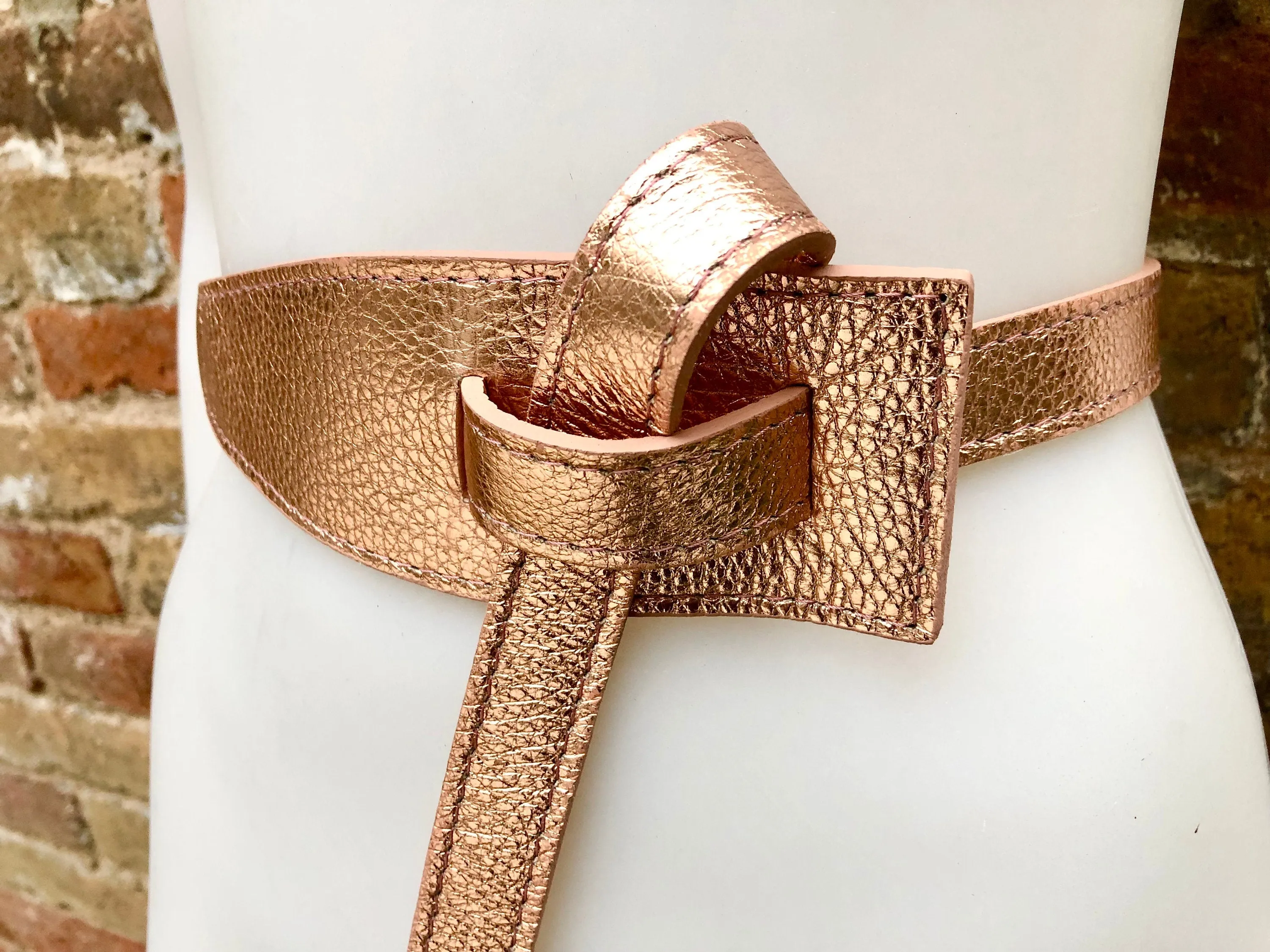 Leather 80s style obi belt . Wrap belt in golden pink.  Waist belt in genuine  leather. Pink glitter wraparound belt. Salmon pink dress belt