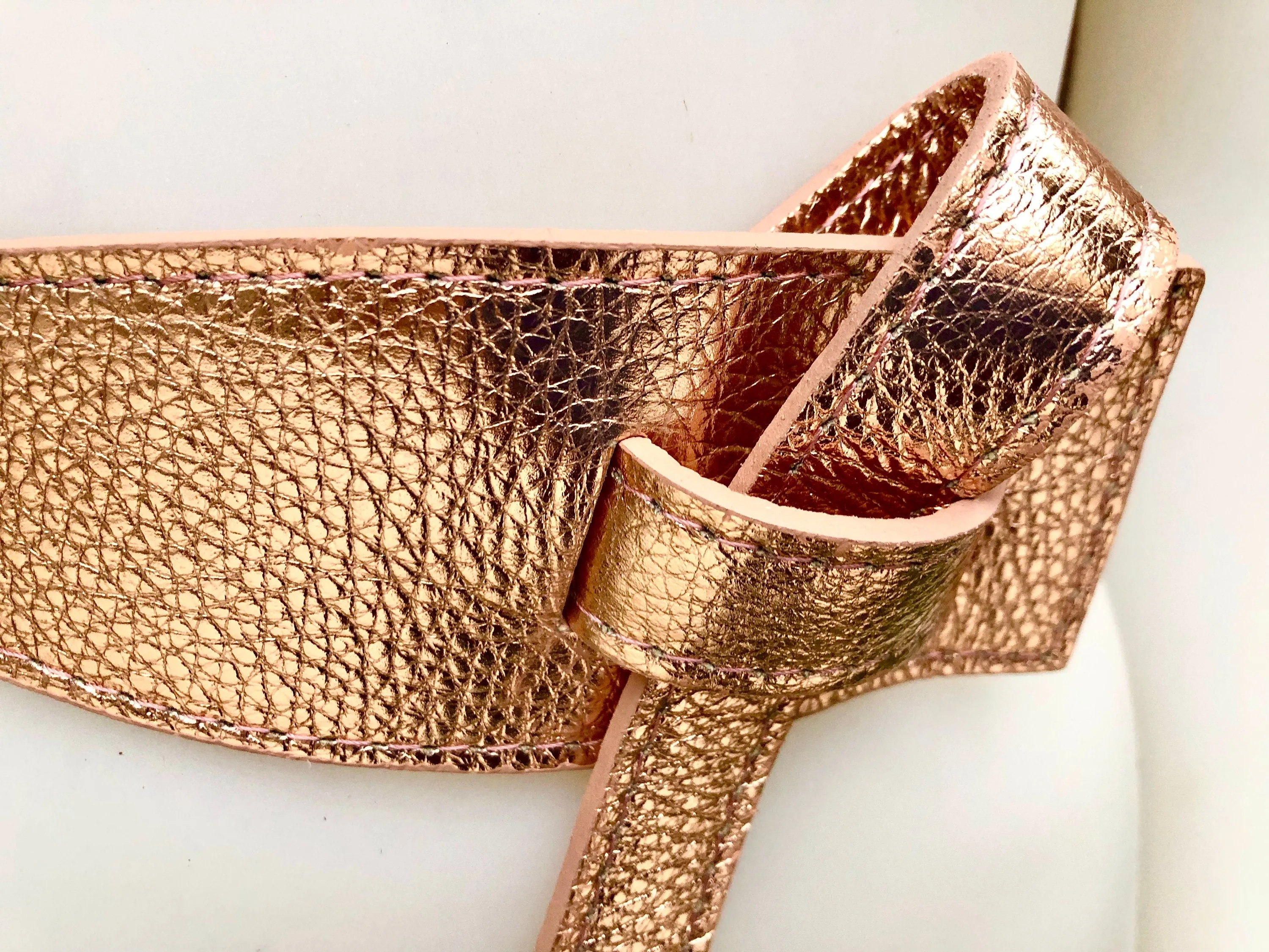 Leather 80s style obi belt . Wrap belt in golden pink.  Waist belt in genuine  leather. Pink glitter wraparound belt. Salmon pink dress belt