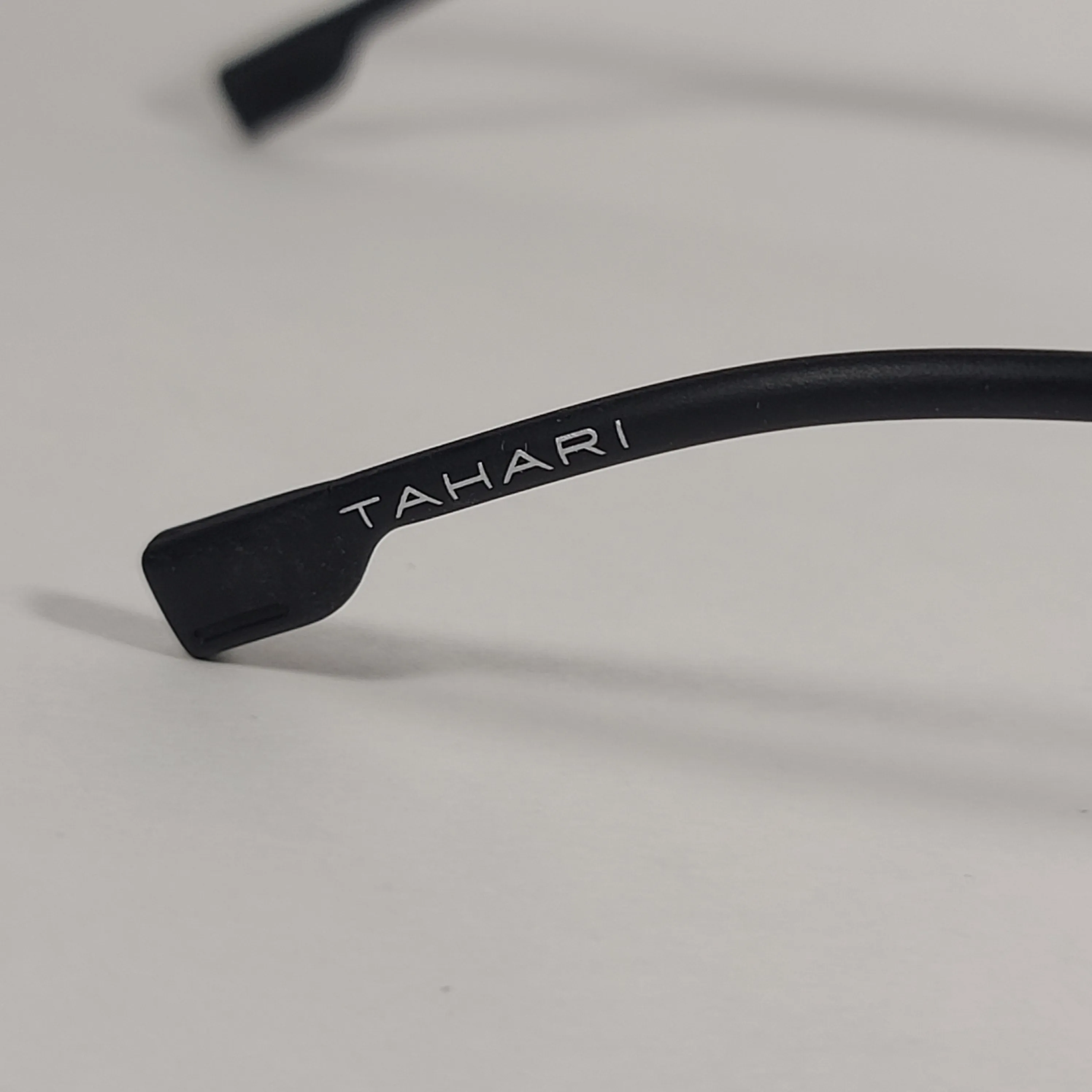 Tahari Round Sunglasses Matte Black Frame Gray Smoke Gradient Lens TM115 MBLK
