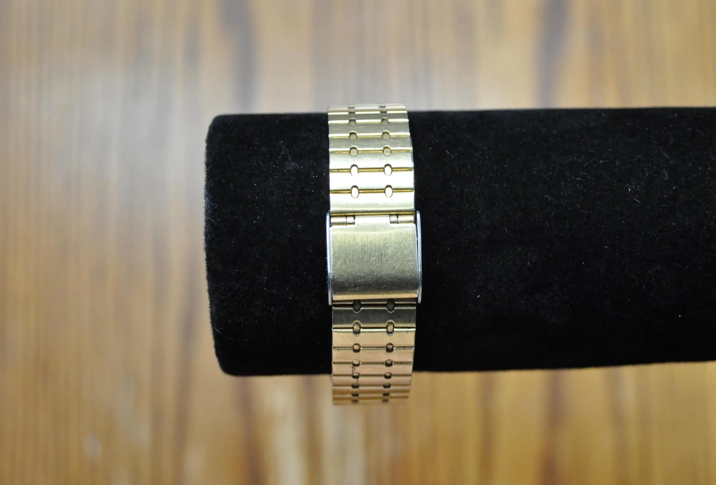 Vintage Pulsar by Seiko Quartz Gold Tone Date Watch - Antique Gold Tone Pulsar by Seiko Watch - Not Working!